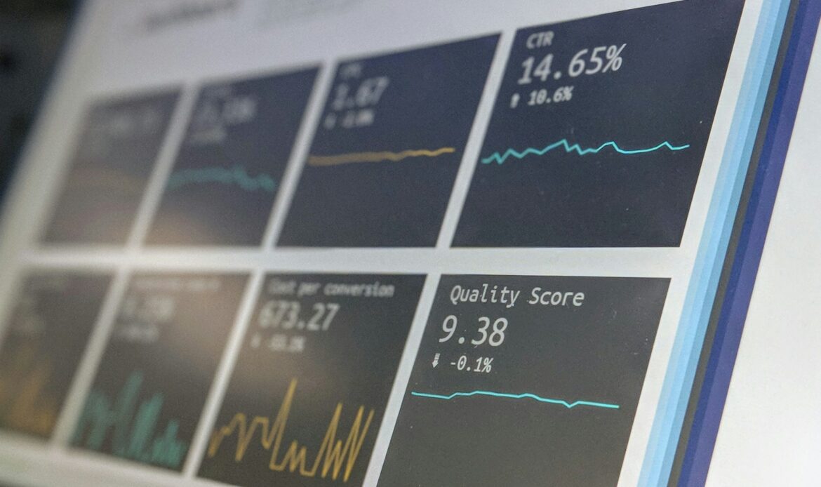 how long seo takes tracking dashboard showing ranking and traffic growth